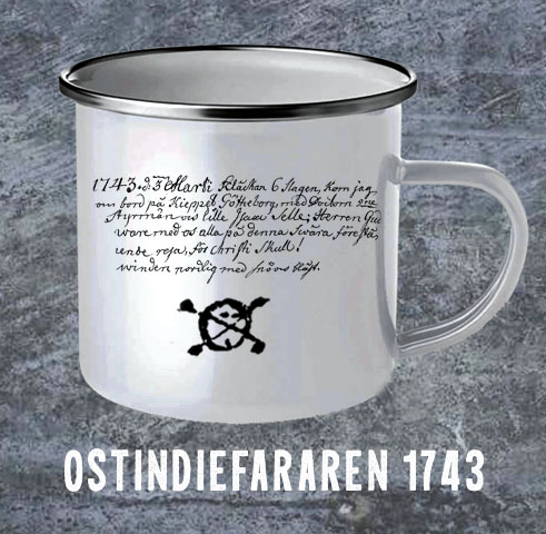 Emaljmugg Ostindiefararen 1743 - Skeppsrullans anteckningar med dödskalle